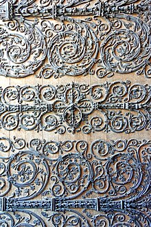 Door details of Notre-Dame de Paris (14708170374).jpg