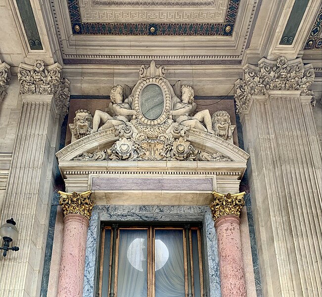 File:Door pediment of the Opéra Garnier, decorated with a cartouche and two putti.jpg