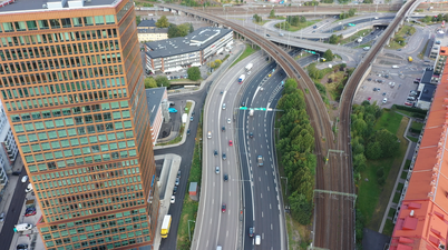 Vy över Olskroksmotet söderifrån i Göteborg. Här möts E6 (norrifrån) med E20 (österifrån) för att gemensamt fortsätta vidare söderut till Malmö.