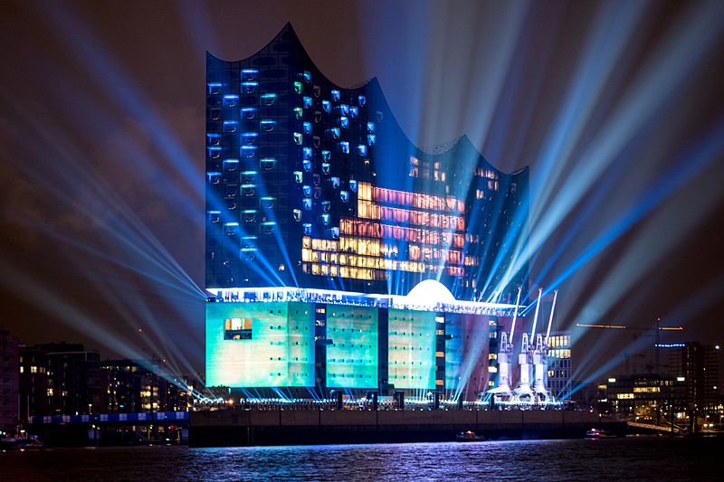 File:Elbphilharmonie Illumination svensson 31423763713.jpg