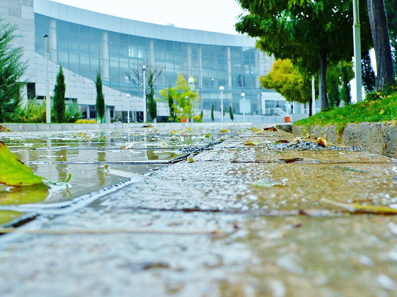 File:Emamreza School, external view (summer).jpg