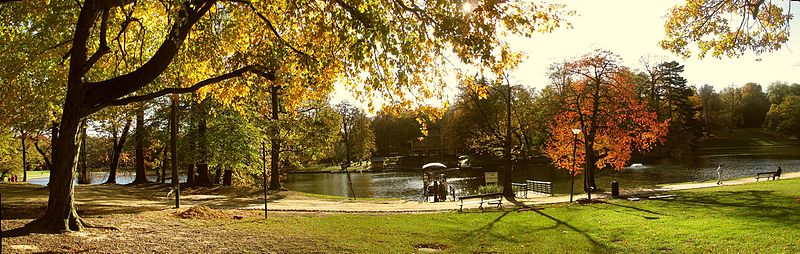 File:Embarcadère vers l'Ile Robinson à l'automne - panoramio.jpg