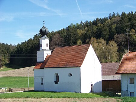 Essenbach Unterröhrenbach Kirche Sankt Ulrich und Martin