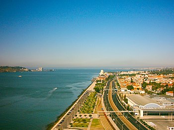 El estuario del río Tajo en su desembocadura, visto desde Lisboa