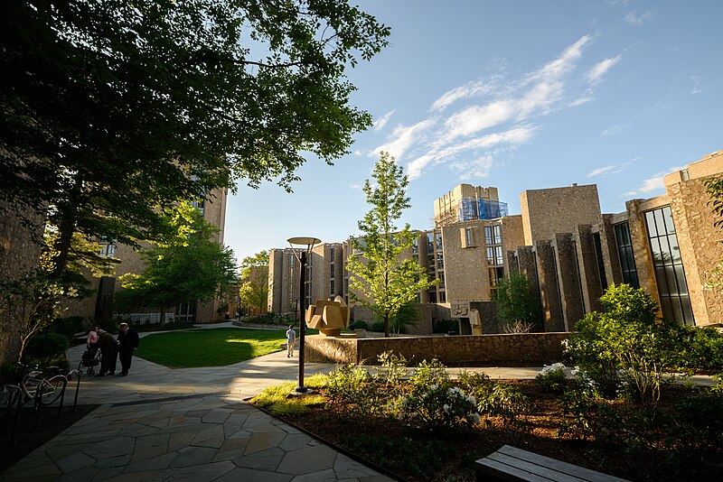 File:Ezra Stiles College Courtyard.jpg