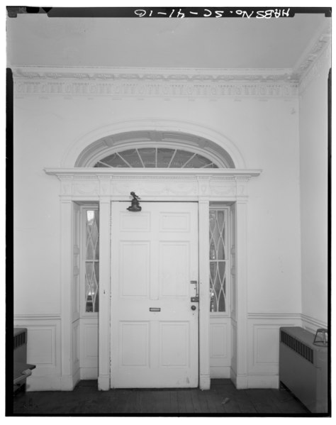 File:FIRST FLOOR HALL- ENTRY - Jonathan Lucas House, 286 Calhoun Street, Charleston, Charleston County, SC HABS SC,10-CHAR,93-10.tif