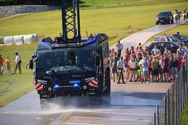 File:Feuerwehr-Jugendcamp 2017 - Tag 1 (35681415920).jpg