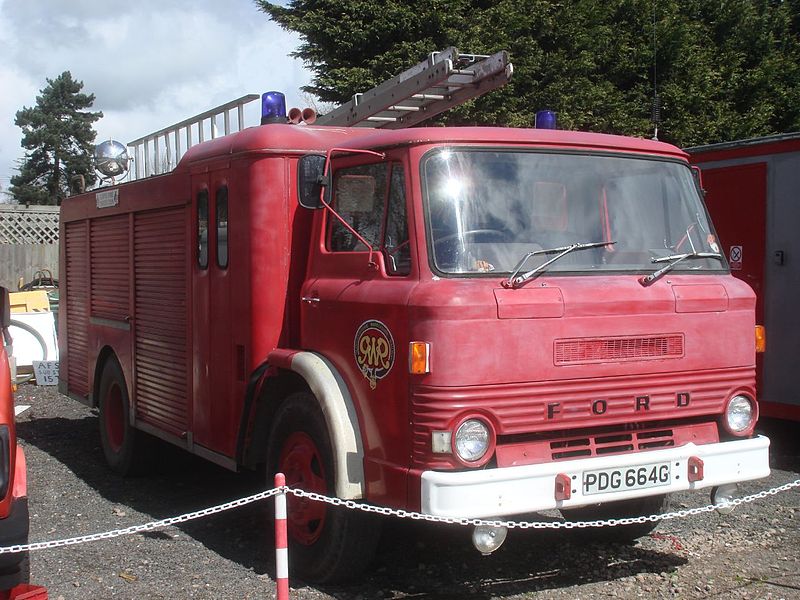 File:Fire engine -Toddington Station, Gloucestershire. (2411150566).jpg