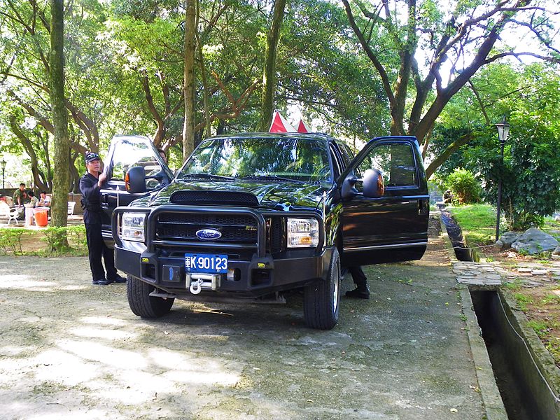 File:Ford Excursion limited Armored Car of ROC Military Police in Military Police School Woods 20120908b.jpg