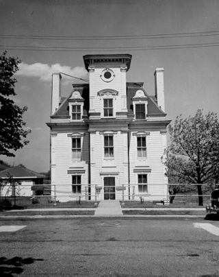 <span class="mw-page-title-main">Fort Tompkins Light</span> Lighthouse in Staten Island, New York