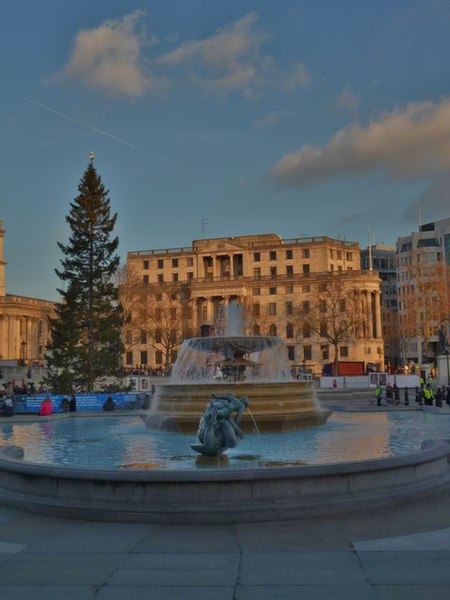 File:Fountain and South Africa House, Trafalgar Square W1 - geograph.org.uk - 3335857.jpg