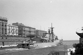 Frigate Espero (F 576) passing the Ponte Girevole, Taranto.jpg