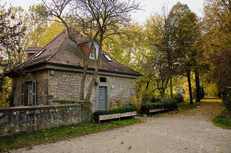 File:Göttingen Bismarck Häuschen Wall.jpg