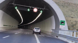 El túnel de Sparvo en la variante di valico.