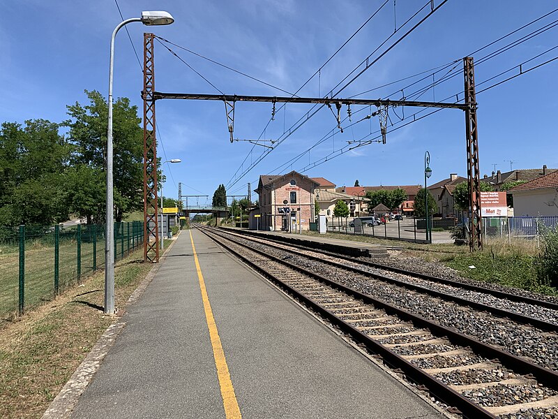 File:Gare Mézériat 29.jpg