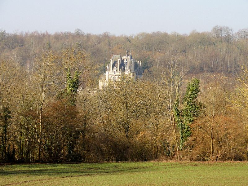 File:Glaignes (60), château, vue depuis Séry-Magneval 2.jpg