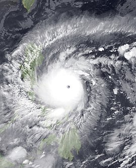 พายุไต้ฝุ่นโตนีขณะมีความรุนแรงสูงสุดก่อนที่จะขึ้นฝั่งที่ ประเทศฟิลิปปินส์ ในวันที่ 31 ตุลาคม