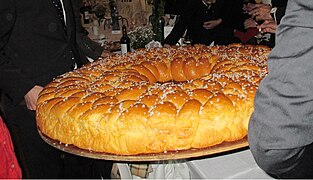 15 kg (33 lb) brioche in Brioche Dance, vendéenne tradition