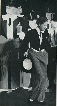 Weise on stage at the Berlin Wintergarten theatre, 1932