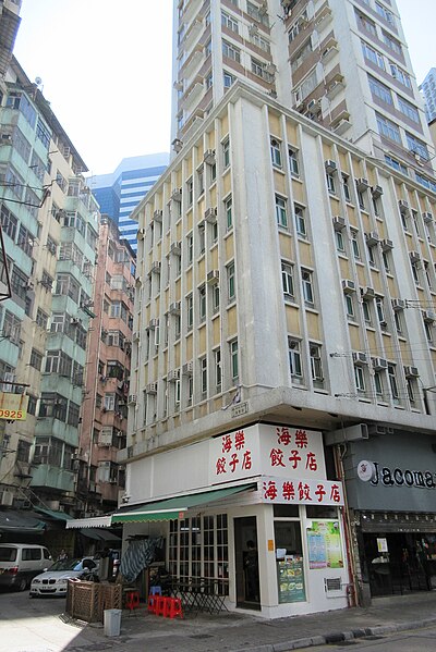 File:HK 鰂魚涌 Quarry Bay 芬尼街 Finnie Street Toi Po Mansion Kiu Ying Building facade Jan 2017 IX1 Hoi Hong Street.jpg