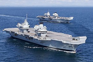HMS Prince of Wales och HMS Queen Elizabeth (bakgrunden) i maj 2021.