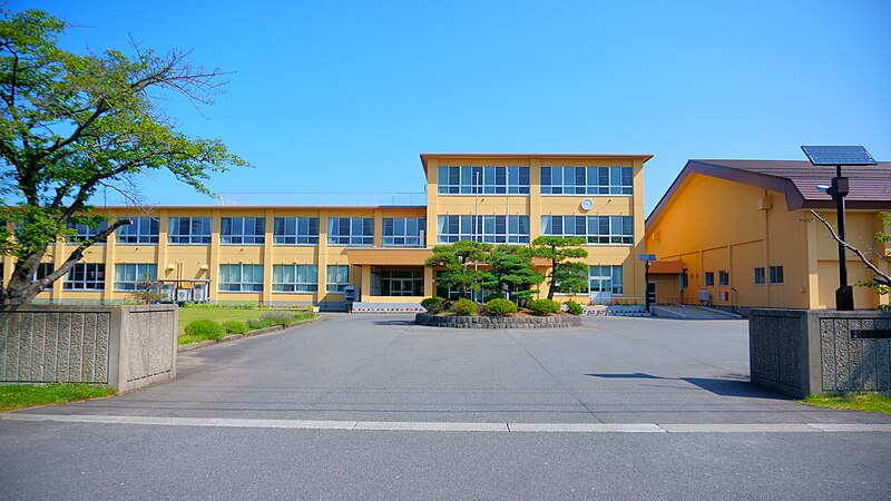 File:Happo town Happo junior high school 20210731.jpg