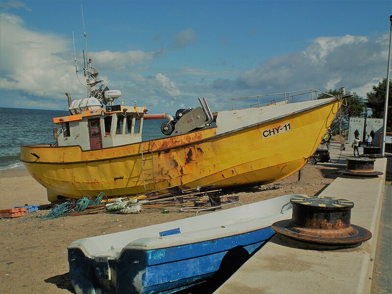 File:Harbour in Chlopy (7).jpg