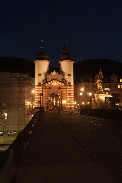 File:Heidelberg-Karl-Theodor-Brücke-Brückentor-nacht.jpg