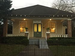 Houston Heights Woman's Clubhouse Facade, Şubat 2016.jpeg