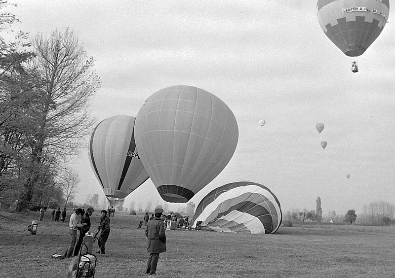 File:I. Nemzeti Hőlégballon bajnokság. Fortepan 8944.jpg