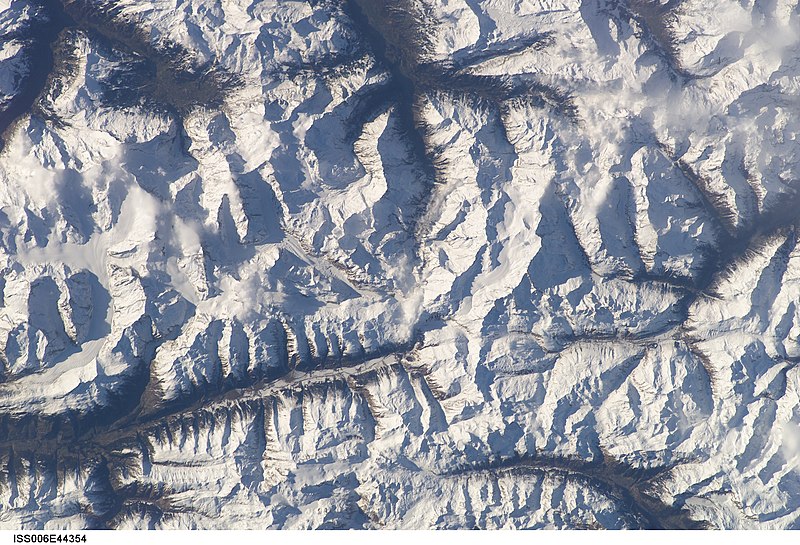 File:ISS006-E-44354 - View of Switzerland.jpg