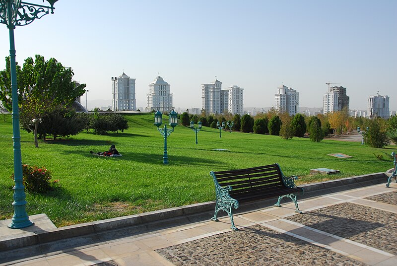 File:Independence Park, Aşgabat (Stans08-056; 3134884466).jpg