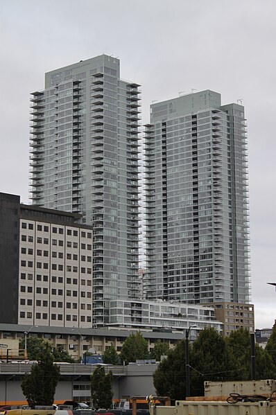 File:Insignia Towers, Seattle.jpg