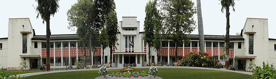 Jabalpur Engineering College (JEC)'s administrative building.jpg