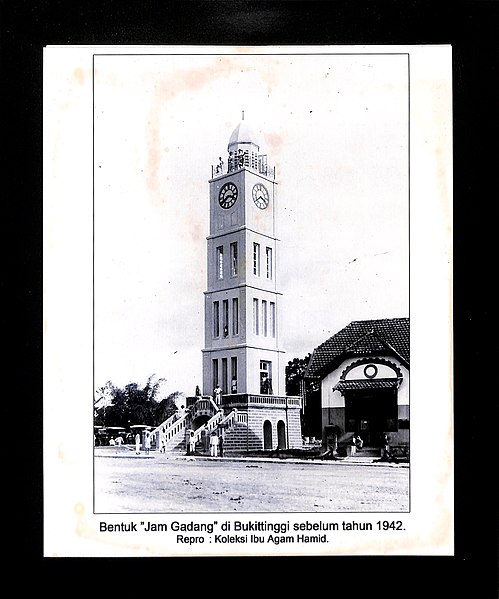File:Jam Gadang di Bukittinggi (c. sebelum 1942).jpg