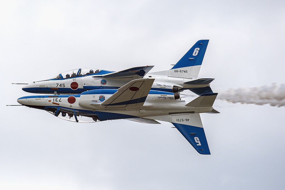 ファイル:Japan air self defense force Kawasaki T-4 Blue Impulse