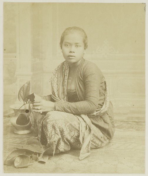 File:KITLV 26951 - Kassian Céphas - Javanese woman, believed at Yogyakarta - Around 1890.tif