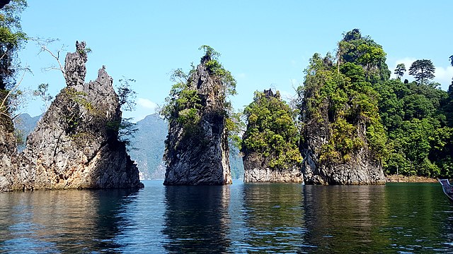 File:Khao_Sok_National_Park,_Chiew_Lan_lake._8.jpg