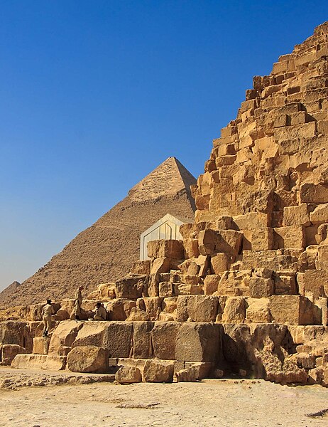 File:Khufu, Khafre, Menkaure (30940763388).jpg