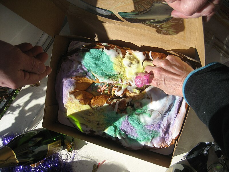 File:KingcakeMardiGrasMorningLowerMarigny2010.JPG