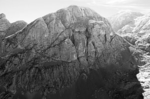 The northeast flank of the Kleiner Bratschenkopf over the Upper Ochsenkar, seen from the gate pillar.  Right in the picture the large viola head.