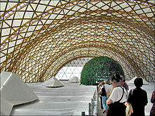 Japan Pavilion at the Expo 2000 in Hanover, designed by Shigeru Ban, one of the architects of the Pompidou Center La pavillon du Japon (Expo. universelle de Hanovre 2000) (4936016394).jpg