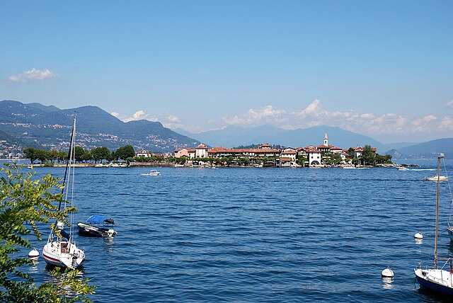 File:Lago-Maggiore_1358.JPG