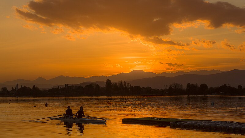 File:Lago di Monate, Lombardia, Italia (202094997).jpg