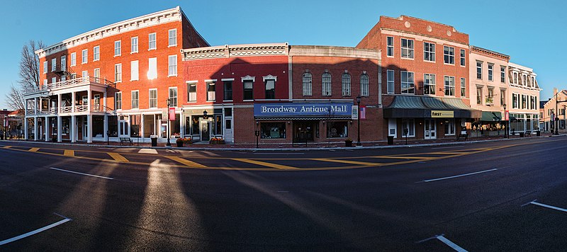 File:Lebanon OH - Broadway Street.jpg