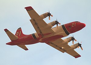 Avión utilizado para el combate del fuego, fotografiado el viernes