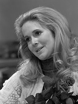 Linda Marshall (1970) .jpg