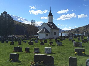 Loen Church Sogn og Fjordane 06 graveyard 2015-04-28.JPG