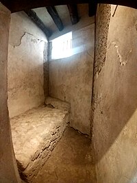 A room inside the lupanar. The bed is thought to have had mattresses on top of it. Lupanare a Pompei.jpg