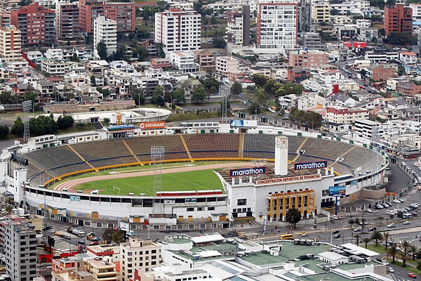 Image: MIRANDO A QUITO DESDE LAS ALTURAS (37628605982)